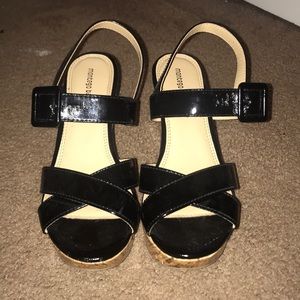 Black wedges